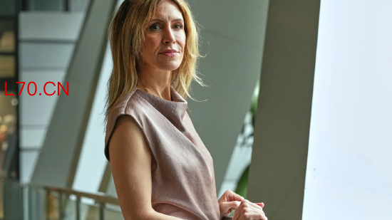 2026 年 1 月 22 日（周四），凯利・赖尔森在迈阿密拍摄肖像照，她被支持者称为 “草甘膦女孩”。