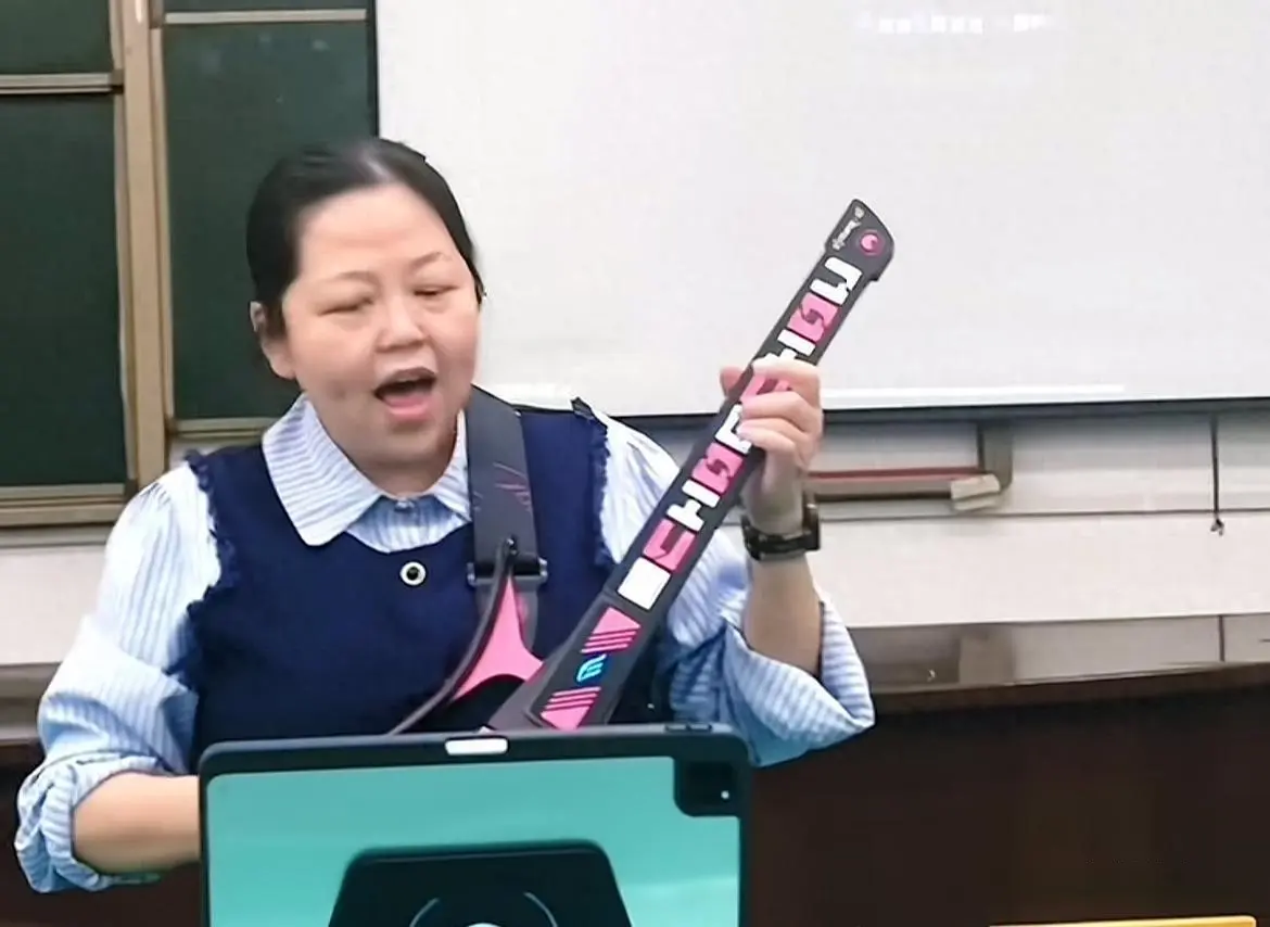 石河子大学孔苑苑去世，年仅44岁，多次登央视，因一个字的歌爆火