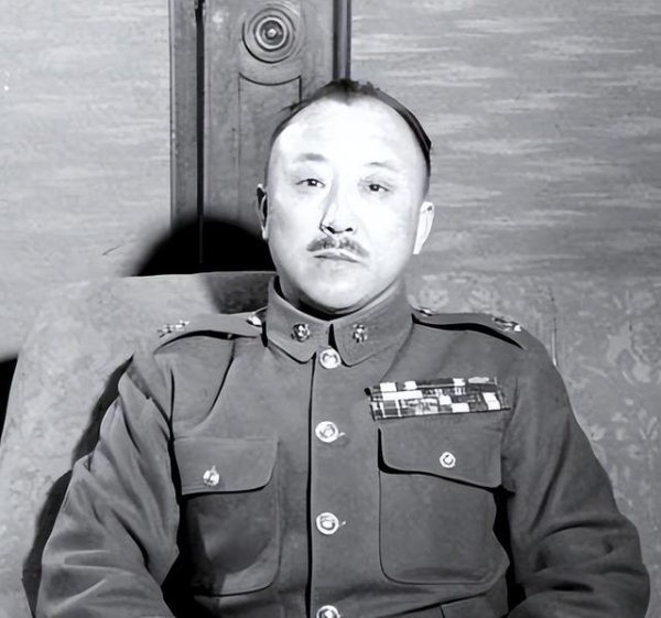 1949年，卫立煌前往香港，毛主席得知后下令：立刻通知合肥方面