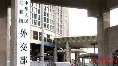 王毅会见柬埔寨副首相兼外交大臣布拉索昆