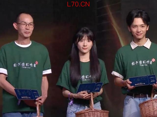 《给阿嬷的情书》女主首次走红毯，穿T恤牛仔裤好清纯，回应爆火 不惊艳但舒服