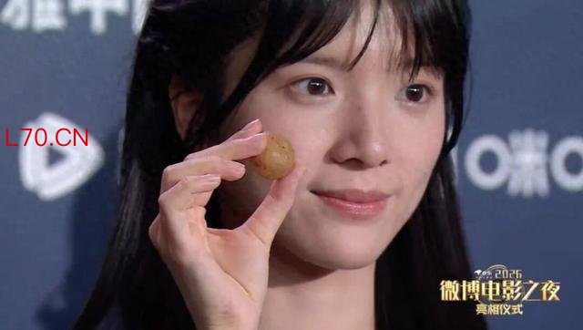《给阿嬷的情书》女主首次走红毯，穿T恤牛仔裤好清纯，回应爆火