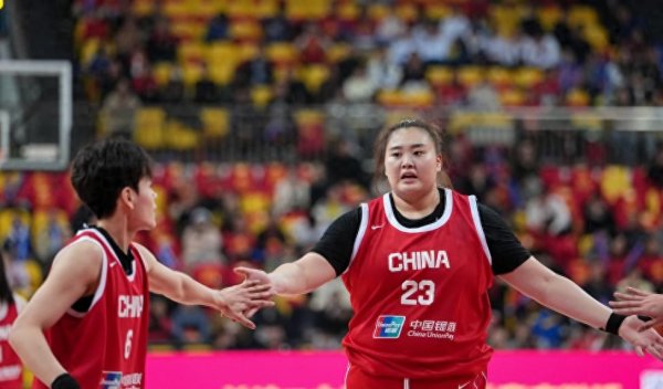 身高2米中锋扎堆 韩旭李月汝领衔四塔阵容 中国女篮或迎最恐怖内线