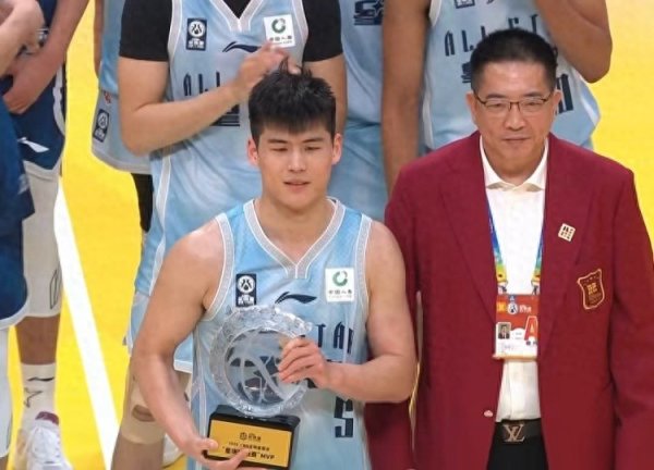 广东新星获MVP, 辽宁中锋17+11, 四川签2米06前锋, 北控新援抵达